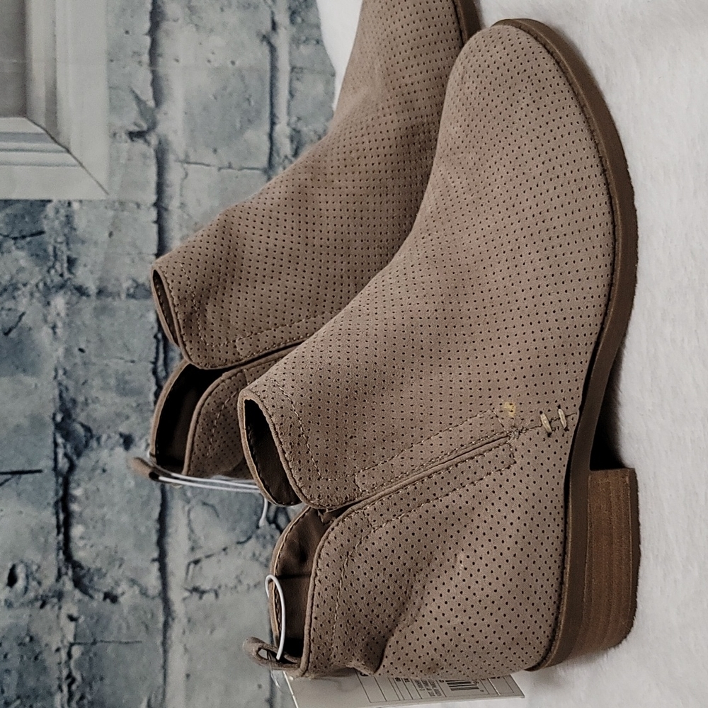 Universal Thread - Picture 3 of 4